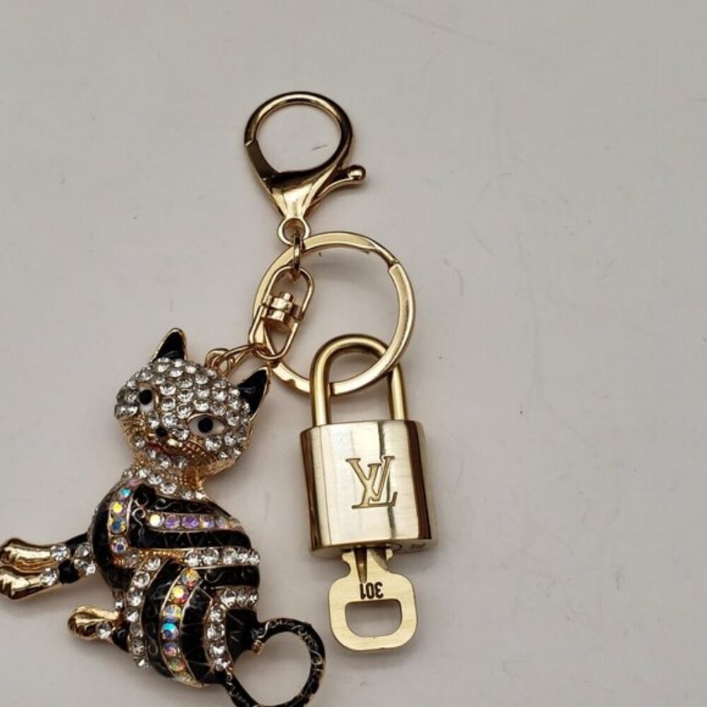 Louis Vuitton Gold Padlock 🔒 Key Set Authentic LV w/ Unbranded Cat Keychain - Picture 2 of 7